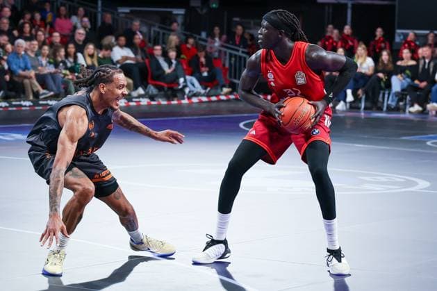 left to right Kevin Yebo 0 Niners Chemnitz vs Wenyen Gabriel 32 FC Bayern Muenchen Basketball , FC Bayern Muenchen Basketball vs Niners Chemnitz, easyCredit BBL, Basketball, Bundesliga, Men, Main Round, April 12, 2026 Muenchen Bayern Germany Copyright: xkolbert-press MartinxAgüerax