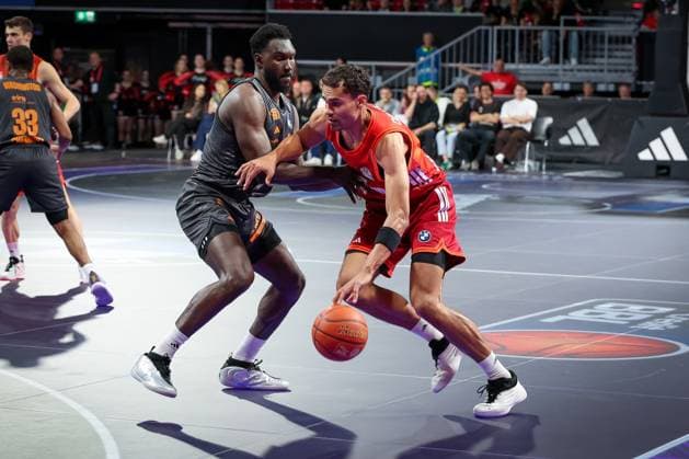 left to right Amadou Sow 12 Niners Chemnitz in action against Oscar da Silva 1 FC Bayern Muenchen Basketball , FC Bayern Muenchen Basketball vs Niners Chemnitz, easyCredit BBL, Basketball, Bundesliga, Men, Main Round, April 12, 2026 Muenchen Bayern Germany Copyright: xkolbert-press MartinxAgüerax
