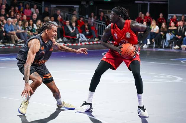 left to right Kevin Yebo 0 Niners Chemnitz vs Wenyen Gabriel 32 FC Bayern Muenchen Basketball , FC Bayern Muenchen Basketball vs Niners Chemnitz, easyCredit BBL, Basketball, Bundesliga, Men, Main Round, April 12, 2026 Muenchen Bayern Germany Copyright: xkolbert-press MartinxAgüerax