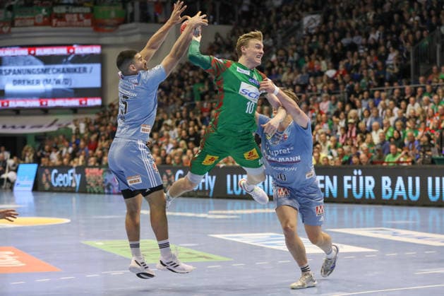 12 04 2026, xgox, Handball Daikin HBL SC Magdeburg HC Erlangen emspor, v l Gisli Thorgeir Kristjansson Magdeburg, 10 throws goal, goal scorer, scores goal, scores the goal Magdeburg