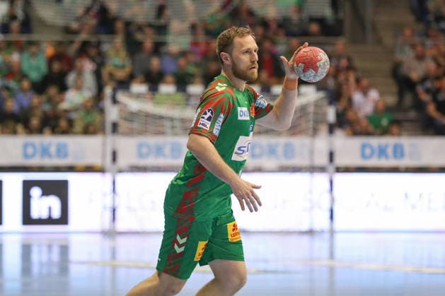12 04 2026, xgox, Handball Daikin HBL SC Magdeburg HC Erlangen emspor, v l Albin Lagergren Magdeburg, 21 am Ball, plays the ball Magdeburg