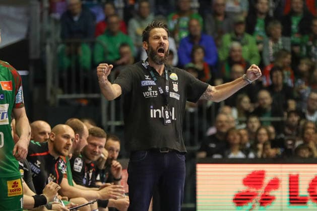 12 04 2026, xgox, Handball Daikin HBL SC Magdeburg HC Erlangen emspor, v l Bennet Wiegert Magdeburg, coach jubilation, goal celebration, celebrate the goal, celebration Magdeburg