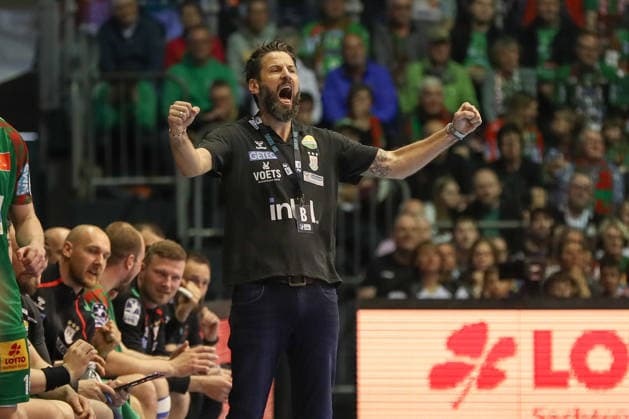 12 04 2026, xgox, Handball Daikin HBL SC Magdeburg HC Erlangen emspor, v l Bennet Wiegert Magdeburg, coach jubilation, goal celebration, celebrate the goal, celebration Magdeburg