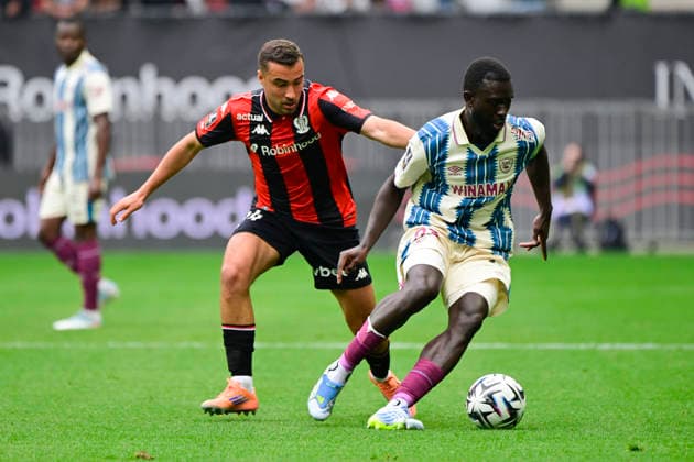 FOOTBALL : OGC Nice VS Le Havre AC - Ligue 1 McDonald s - 12 04 2026 Arouna Sangante (HAC) Charles Vanhoutte (OGC Nice) - Ligue 1 McDonald™s match between OGC Nice and Le Havre Athletic Club on April 12, 2026 at the Allianz Riviera Stadium in Nice. NiceFrance  Copyright: xWilliamxCannarellax