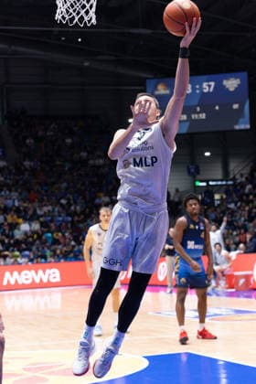 Basketball Bundesliga BBL, Frankfurt Skyliners vs MLP Academics Heidelberg, Süwag Energie Arena Frankfurt am Main 12 04 2026 Basketball Bundesliga BBL, Frankfurt am Main, Germany 12 04 2026 Ryan Mikesell MLP Academics Heidelberg, 33 at the basket, Basketball Bundesliga BBL, Game of Frankfurt Skyliners vs MLP Academics Heidelberg, Süwag Energie Arena Frankfurt am Main Copyright: xBEAUTIFULxSPORTS Freudensteinx