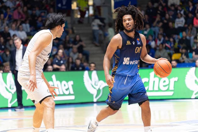 Basketball Bundesliga BBL, Frankfurt Skyliners vs MLP Academics Heidelberg, Süwag Energie Arena Frankfurt am Main 12 04 2026 Basketball Bundesliga BBL, Frankfurt am Main, Germany 12 04 2026 Tyger Campbell Frankfurt Skyliners, 00 am Ball, Basketball Bundesliga BBL, Match of Frankfurt Skyliners vs MLP Academics Heidelberg, Süwag Energie Arena Frankfurt am Main Copyright: xBEAUTIFULxSPORTS Freudensteinx