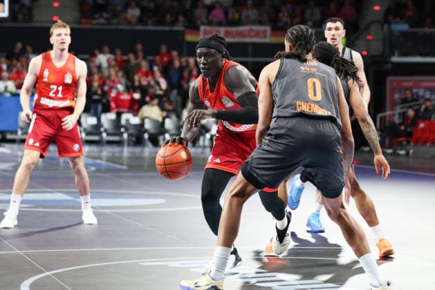 Wenyen Gabriel FC Bayern Basketball, 32 with Kevin Yebo Niners Chemnitz, 00 and Justuz Hollatz FC Bayern Basketball, 21 , GER, FC Bayern Basketball vs Niners Chemnitz, Basketball, easycredit Basketball Bundesliga, 29 Matchday, Season 2025 2026, 12 04 2026, GER, FC Bayern Basketball vs Niners Chemnitz, Basketball, easycredit Basketball Bundesliga, 29 Matchday, Season 2025 2026, 12 04 2026 Munich Copyright: xEibner-Pressefoto JennixMaulx EP_JML