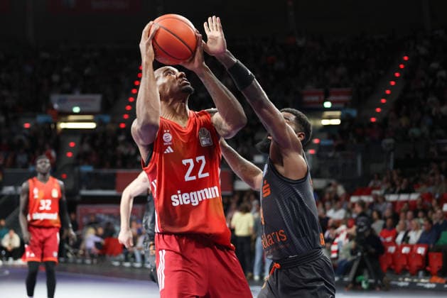 Isiaha Mike FC Bayern Basketball, 22 with Corey Davis Niners Chemnitz, 05 , GER, FC Bayern Basketball vs Niners Chemnitz, Basketball, easycredit Basketball Bundesliga, 29 Matchday, Season 2025 2026, 12 04 2026, GER, FC Bayern Basketball vs Niners Chemnitz, Basketball, easycredit Basketball Bundesliga, 29 Matchday, Season 2025 2026, 12 04 2026 Muenchen Copyright: xEibner-Pressefoto JennixMaulx EP_JML