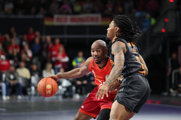 Isiaha Mike FC Bayern Basketball, 22 with Nike Sibande Niners Chemnitz, 02 , GER, FC Bayern Basketball vs Niners Chemnitz, Basketball, easycredit Basketball Bundesliga, 29 Matchday, Season 2025 2026, 12 04 2026, GER, FC Bayern Basketball vs Niners Chemnitz, Basketball, easycredit Basketball Bundesliga, 29 Matchday, Season 2025 2026, 12 04 2026 Munich Copyright: xEibner-Pressefoto JennixMaulx EP_JML