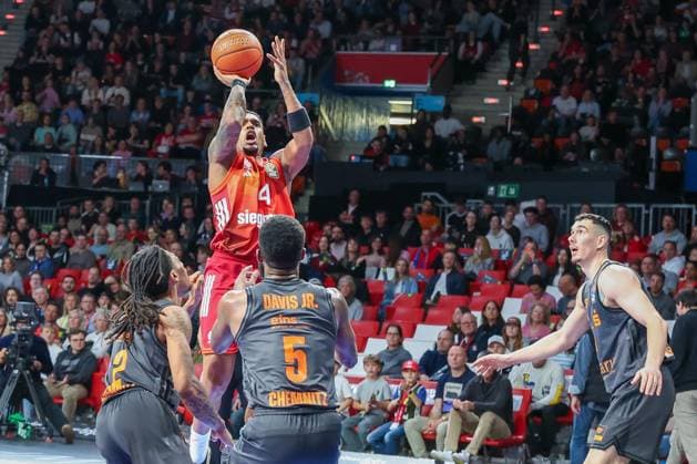 Xavier Rathan Mayes 4 FC Bayern Muenchen Basketball in action , FC Bayern Muenchen Basketball vs Niners Chemnitz, easyCredit BBL, Basketball, Bundesliga, Men, Main Round, April 12, 2026 Muenchen Bayern Germany Copyright: xkolbert-press MartinxAgüerax