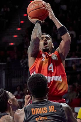 German Basketball Bundesliga BBL , FC Bayern Munich Basketball vs NINERS Chemnitz, Munich FC Bayern Basketball, NINERS Chemnitz, 2026 04 12 in Munich SAP Garden RATHAN MAYES Xavier FC Bayern Munich Basketball Shooting Guard SG Nr4 FCBB4 , DAVIS Corey NINERS Chemnitz Point Guard PG Nr5 CHE5 sportworld Munich SAP Garden Bayern Germany