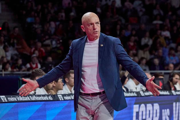 German Basketball Bundesliga BBL , FC Bayern Munich Basketball vs NINERS Chemnitz, Munich FC Bayern Basketball, NINERS Chemnitz, 2026 04 12 in Munich SAP Garden PASTORE Rodrigo NINERS Chemnitz Headcoach CHEHC sportworld Munich SAP Garden Bayern Germany