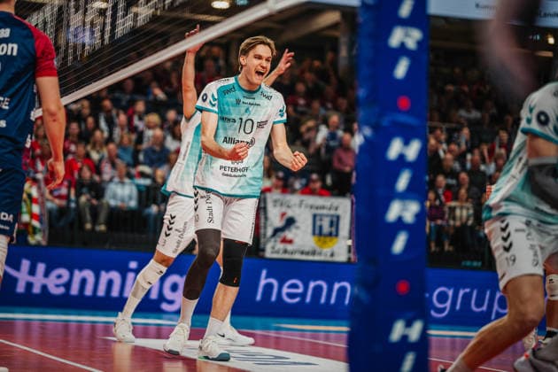 Volleyball Mens Bundesliga playoffs semi-finals 2025 2026 SVG Lüneburg vs SWD powervolleys Düren 12 04 2026 Petteri Tyynismaa 10 SWD powervolleys Düren cheers