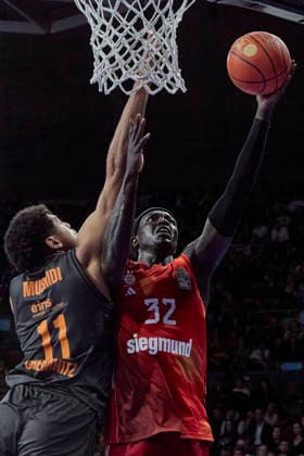 German Basketball Bundesliga BBL , FC Bayern Munich Basketball vs NINERS Chemnitz, Munich FC Bayern Basketball, NINERS Chemnitz, 2026 04 12 in Munich SAP Garden GABRIEL Wenyen FC Bayern Munich Basketball Center C Nr32 FCBB32 , MUSHIDI Kostja NINERS Chemnitz Small Forward SF Nr11 CHE11 sportworld Munich SAP Garden Bayern Germany