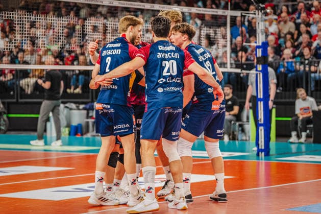 Volleyball mens Bundesliga playoffs semi-finals 2025 2026 SVG Lüneburg vs SWD powervolleys Düren 12 04 2026 The SVG Lüneburg team cheers