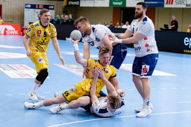 Krefeld, 12 04 2026, Handball, Men, 2 Bundesliga, 27 Matchday, 2025 2026 HSG Krefeld Niederrhein VFL Potsdam Niklas Ingenpaß HSG Krefeld Niederrhein, 55 in duel Krefeld Glockenspitzhalle NRW Germany