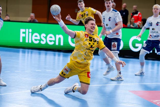 Krefeld, 12 04 2026, Handball, Men, 2 Bundesliga, 27 Matchday, 2025 2026 HSG Krefeld Niederrhein VFL Potsdam Niklas Ingenpaß HSG Krefeld Niederrhein, 55 on goal throw Krefeld Glockenspitzhalle NRW Germany