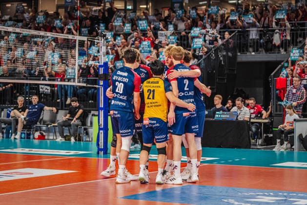 Volleyball mens Bundesliga playoffs semi-finals 2025 2026 SVG Lüneburg vs SWD powervolleys Düren 12 04 2026 The SVG Lüneburg team cheers