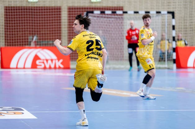 Krefeld, 12 04 2026, Handball, Men, 2 Bundesliga, 27 Matchday, 2025 2026 HSG Krefeld Niederrhein VFL Potsdam Niklas Michalski HSG Krefeld Niederrhein, 25 cheers after a goal Krefeld Glockenspitzhalle NRW Germany