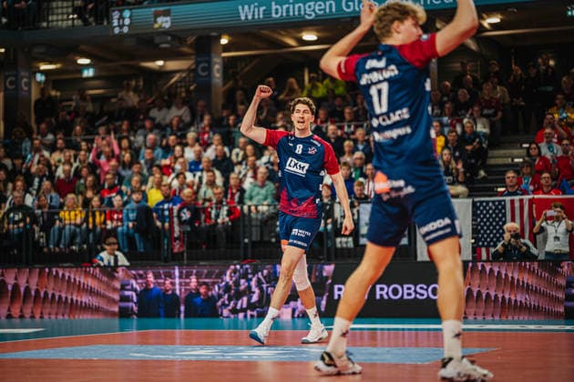 Volleyball Herren Bundesliga Playoffs Halbfinale 2025 2026 SVG Lüneburg vs. SWD powervolleys Düren 12.04.2026 Cole Young ( 8 SVG Lüneburg) jubelt mit geballter Faust *** Volleyball mens Bundesliga playoffs semi-finals 2025 2026 SVG Lüneburg vs SWD powervolleys Düren 12 04 2026 Cole Young 8 SVG Lüneburg cheers with a clenched fist