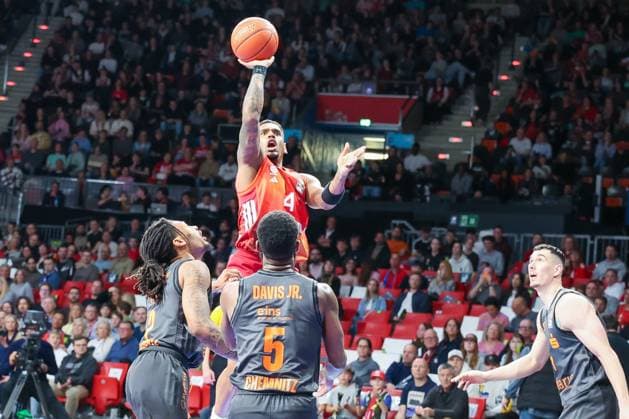 Xavier Rathan Mayes 4 FC Bayern Muenchen Basketball in action , FC Bayern Muenchen Basketball vs Niners Chemnitz, easyCredit BBL, Basketball, Bundesliga, Men, Main Round, April 12, 2026 Muenchen Bayern Germany Copyright: xkolbert-press MartinxAgüerax
