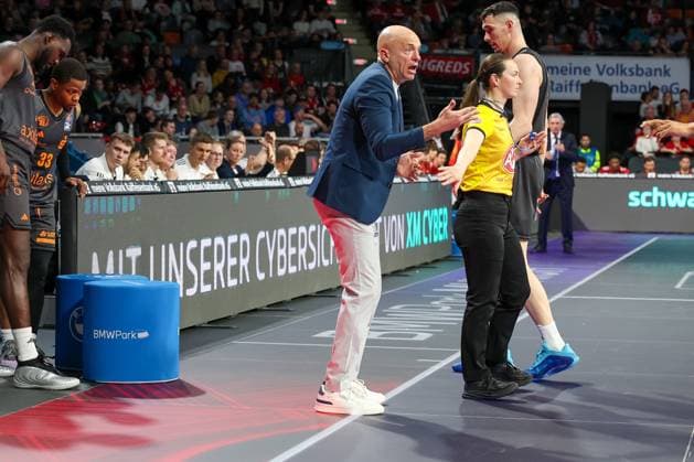 Head Coach Rodrigo Pastore Niners Chemnitz dissatisfied with decisions of the referee team, FC Bayern Muenchen Basketball vs Niners Chemnitz, easyCredit BBL, Basketball, Bundesliga, Men, Main Round, April 12, 2026 Muenchen Bayern Germany Copyright: xkolbert-press MartinxAgüerax