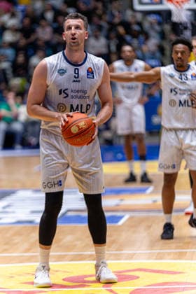Basketball Bundesliga BBL, Frankfurt Skyliners vs. MLP Academics Heidelberg, Süwag Energie Arena Frankfurt am Main; 12.04.2026 Basketball Bundesliga BBL, Frankfurt am Main, Germany - 12.04.2026: Paul Zipser (MLP Academics Heidelberg, 9) beim Freiwurf, Basketball Bundesliga BBL, Spiel der Frankfurt Skyliners vs. MLP Academics Heidelberg, Süwag Energie Arena Frankfurt am Main Copyright: xBEAUTIFULxSPORTS Freudensteinx