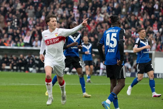 Tor zum 1:0 durch Angelo Stiller (VfB Stuttgart, 06) Torjubel, Jubel, bejubelt sein Tor. GER, VfB Stuttgart vs. Hamburger SV, Fussball, Herren, 1. Bundesliga, 29. Spieltag, Spielzeit 2025 2026, 12.04.2026, DFL DFB REGULATIONS PROHIBIT ANY USE OF PHOTOGRAPHS AS IMAGE SEQUENCES AND OR QUASI-VIDEO, GER, VfB Stuttgart vs. Hamburger SV, Fussball, Herren, 1. Bundesliga, 29. Spieltag, Spielzeit 2025 2026, 12.04.2026 Stuttgart *** Goal for 1 0 by Angelo Stiller VfB Stuttgart, 06 Goal celebration, cheers, celebrates his goal GER, VfB Stuttgart vs Hamburger SV, Football, Men, 1 Bundesliga, 29 Matchday, Season 2025 2026, 12 04 2026, DFL DFB REGULATES PROHIBIT ANY USE OF PHOTOGRAPHS AS IMAGE SEQUENCES AND OR QUASI VIDEO, GER, VfB Stuttgart vs Hamburger SV, Football, Men, 1 Bundesliga, Matchday 29, Season 2025 2026, 12 04 2026 Stuttgart Copyright: xEibner-Pressefoto WolfgangxFrankx EP_WFK