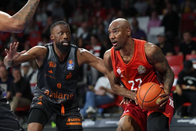 Isiaha Mike FC Bayern Basketball, 22 with John Newman III Niners Chemnitz, 09 , GER, FC Bayern Basketball vs Niners Chemnitz, Basketball, easycredit Basketball Bundesliga, 29 Matchday, Season 2025 2026, 12 04 2026, GER, FC Bayern Basketball vs Niners Chemnitz, Basketball, easycredit Basketball Bundesliga, 29 Matchday, Season 2025 2026, 12 04 2026 Munich Copyright: xEibner-Pressefoto JennixMaulx EP_JML