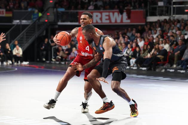 Xavier Rathan Mayes FC Bayern Basketball, 04 with Corey Davis Niners Chemnitz, 05 , GER, FC Bayern Basketball vs Niners Chemnitz, Basketball, easycredit Basketball Bundesliga, 29 Matchday, Season 2025 2026, 12 04 2026, GER, FC Bayern Basketball vs Niners Chemnitz, Basketball, easycredit Basketball Bundesliga, 29 Matchday, Season 2025 2026, 12 04 2026 Munich Copyright: xEibner-Pressefoto JennixMaulx EP_JML