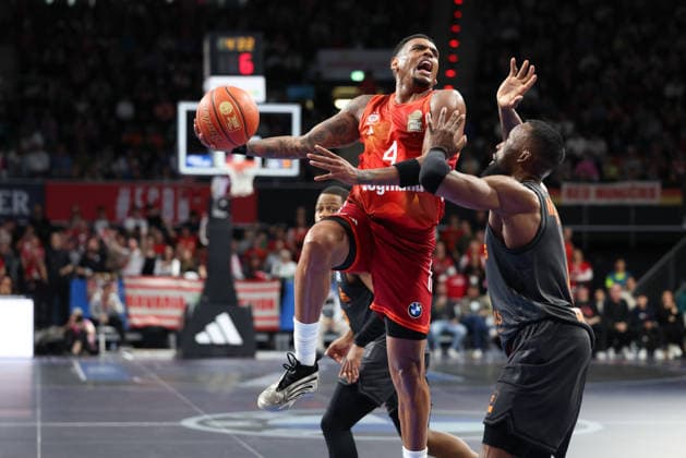 Xavier Rathan Mayes FC Bayern Basketball, 04 with Corey Davis Niners Chemnitz, 05 , GER, FC Bayern Basketball vs Niners Chemnitz, Basketball, easycredit Basketball Bundesliga, 29 Matchday, Season 2025 2026, 12 04 2026, GER, FC Bayern Basketball vs Niners Chemnitz, Basketball, easycredit Basketball Bundesliga, 29 Matchday, Season 2025 2026, 12 04 2026 Munich Copyright: xEibner-Pressefoto JennixMaulx EP_JML
