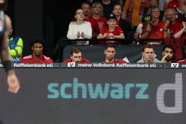 David McCormack FC Bayern Basketball, 33 with Andreas Obst FC Bayern Basketball, 13 and Stefan Jovic FC Bayern Basketball, 16 , with Rokas Jokubaitis FC Bayern Basketball, 31 , GER, FC Bayern Basketball vs Niners Chemnitz, Basketball, easycredit Basketball Bundesliga, 29 Matchday, Season 2025 2026, 12 04 2026, GER, FC Bayern Basketball vs Niners Chemnitz, Basketball, easycredit Basketball Bundesliga, 29 Matchday, Season 2025 2026, 12 04 2026 Muenchen Copyright: xEibner-Pressefoto JennixMaulx EP_JML