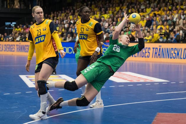 260412 Emma Lindqvist of Sweden and Rita Rakauskiene of Lithuania during the women s EHF Euro Qualification handball match between Sweden and Lithuania on April 12, 2026 in Kosta Photo Suvad Mrkonjic BILDBYRAN COP 170 SM0457 handball handball handball kval em em kval qualification womens ehf euro qualification sverige sweden litauen lithuania dam bbeng sverige sweden  Copyright: SUVADxMRKONJIC BB260412SM016