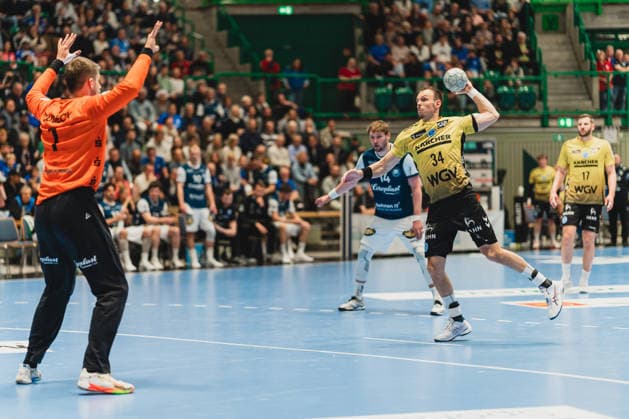 Christopher Rudeck Bergischer HC, 01 , Kai Haefner TVB Stuttgart, 34 on a 7-meter throw Bergischer HC vs TVB Stuttgart, Handball, Daikin 1 HBL, Matchday 28, Season 2025 26, 12 04 2026, Bergischer HC vs TVB Stuttgart, Handball, Daikin 1 HBL, Matchday 28, Season 2025 26, 12 04 2026 Wuppertal Copyright: xEibner-Pressefoto LukasxBaldygax EP_LBA