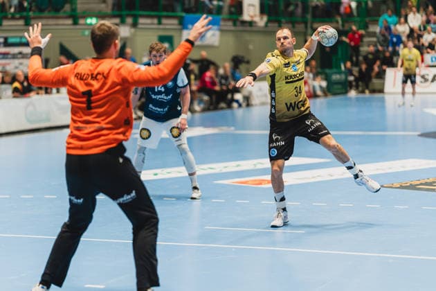 Christopher Rudeck Bergischer HC, 01 , Gerdas Babarskas Bergischer HC, 14 , Kai Haefner TVB Stuttgart, 34 on the throw Bergischer HC vs TVB Stuttgart, Handball, Daikin 1 HBL, 28 Matchday, Season 2025 26, 12 04 2026, Bergischer HC vs TVB Stuttgart, Handball, Daikin 1 HBL, 28 Matchday, Season 2025 26, 12 04 2026 Wuppertal Copyright: xEibner-Pressefoto LukasxBaldygax EP_LBA