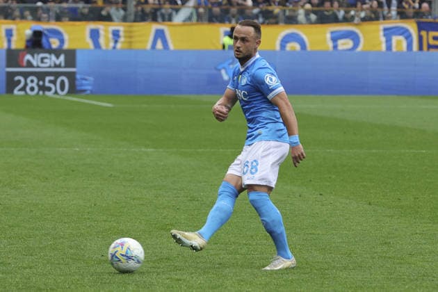 CALCIO - Serie A - Parma Calcio vs SSC Napoli Stanislav Lobotka of SSC Napoli play the ball during Parma Calcio vs SSC Napoli, 32Â° Serie A Enilive 2025-26 game at New Balance Arena in Parma (PR), Italy, on April 12, 2026. Parma Italy  Copyright: xIPAxSport ABACAx