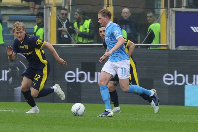 CALCIO - Serie A - Parma Calcio vs SSC Napoli Kevin De Bruyne of SSC Napoli play the ball during Parma Calcio vs SSC Napoli, 32Â° Serie A Enilive 2025-26 game at New Balance Arena in Parma (PR), Italy, on April 12, 2026. Parma Italy  Copyright: xIPAxSport ABACAx