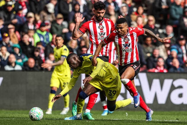 Premier League: Sunderland v Tottenham Hotspur Randal Kolo Muani of Tottenham Hotspur goes down trying to claim a penalty from Reinildo Mandava of Sunderland during the Premier League match Sunderland vs Tottenham Hotspur at Stadium Of Light, Sunderland, United Kingdom on 12 April 2026 (Photo by Alfie Cosgrove News Images) Sunderland Stadium Of Light Tyne and Wear United Kingdom Copyright: xAlfiexCosgrove NewsxImagesx