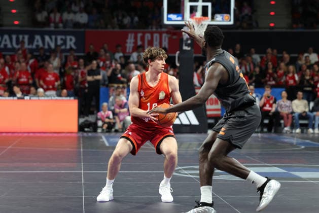 Justinian Jessup FC Bayern Basketball, 10 with Amadou Sow Niners Chemnitz, 12 , GER, FC Bayern Basketball vs Niners Chemnitz, Basketball, easycredit Basketball Bundesliga, 29 Matchday, Season 2025 2026, 12 04 2026, GER, FC Bayern Basketball vs Niners Chemnitz, Basketball, easycredit Basketball Bundesliga, 29 Matchday, Season 2025 2026, 12 04 2026 Muenchen Copyright: xEibner-Pressefoto JennixMaulx EP_JML