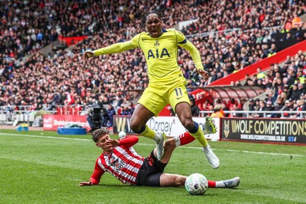Premier League: Sunderland v Tottenham Hotspur Mathys Tel of Tottenham Hotspur is fouled by Trai Hume of Sunderland during the Premier League match Sunderland vs Tottenham Hotspur at Stadium Of Light, Sunderland, United Kingdom on 12 April 2026 (Photo by Alfie Cosgrove News Images) Sunderland Stadium Of Light Tyne and Wear United Kingdom Copyright: xAlfiexCosgrove NewsxImagesx