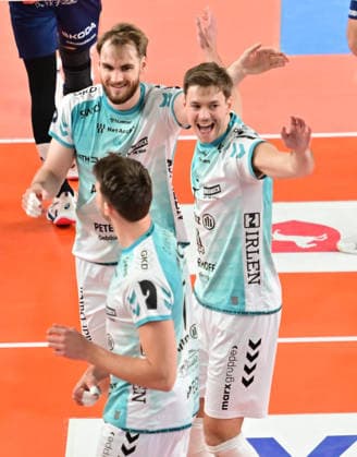 GER 1 VBL, Play Off semi-final, SVG Lueneburg vs SWD Powervolleys Dueren 12 04 2026, GER 1 VBL, PLay Off semi-final, SVG Lueneburg vs SWD Powervolleys Dueren, in the picture the team from Dueren cheers nordphotoxGmbH xWitke nph00002