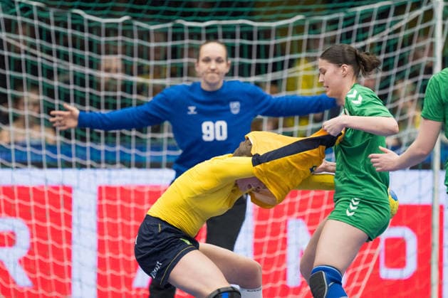 260412 Olivia Löfqvist of Sweden and Martyna Ustilaite of Lithuania during the women s EHF Euro Qualification handball match between Sweden and Lithuania on April 12, 2026 in Kosta Photo Suvad Mrkonjic BILDBYRAN COP 170 SM0457 handball handball handball kval em em kval qualification womens ehf euro qualification sverige sweden litauen lithuania dam bbeng sverige sweden  Copyright: SUVADxMRKONJIC BB260412SM024
