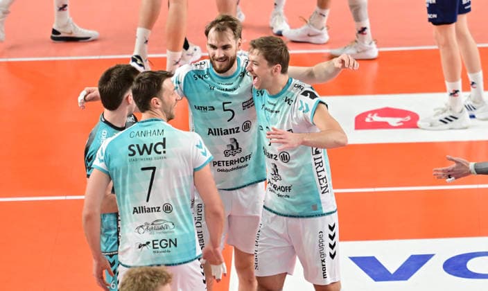 GER 1 VBL, Play Off semi-final, SVG Lueneburg vs SWD Powervolleys Dueren 12 04 2026, GER 1 VBL, PLay Off semi-final, SVG Lueneburg vs SWD Powervolleys Dueren, in the picture the team from Dueren cheers nordphotoxGmbH xWitke nph00002