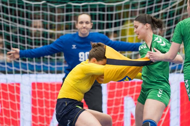 260412 Olivia Löfqvist of Sweden and Martyna Ustilaite of Lithuania during the women s EHF Euro Qualification handball match between Sweden and Lithuania on April 12, 2026 in Kosta Photo Suvad Mrkonjic BILDBYRAN COP 170 SM0457 handball handball handball kval em em kval qualification womens ehf euro qualification sverige sweden litauen lithuania dam bbeng sverige sweden  Copyright: SUVADxMRKONJIC BB260412SM025