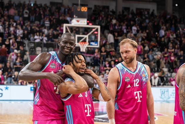 Kur Jongkuch 15 Telekom Baskets Bonn and Melvin Jostmann 12 Telekom Baskets Bonn celebrate with Zachery Cooks 3 Telekom Baskets Bonn in the foreground EasyCredit BBL league game on matchday 29 in Bonn between Telekom Baskets Bonn and Basketball Löwen Braunschweig Cheers from Kur Jongkuch 15 Telekom Baskets Bonn , Melvin Jostmann 12 Telekom Baskets Bonn and Zachery Cooks 3 Telekom Baskets Bonn Copyright: xFeyzullahxGökalp feyzofsportsx