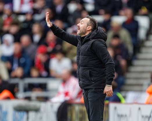 12th April 2026; Stadium of Light, Sunderland, England; Premier League Football, Sunderland versus Tottenham Hotspur; Tottenham Hotspur Manager Roberto De Zerbi looking dejected after defeat WMxSportsxMedia