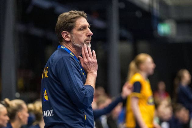 260412 Head coach Tomas AxnÃ r of Sweden during the women s EHF Euro Qualification handball match between Sweden and Lithuania on April 12, 2026 in Kosta Photo Suvad Mrkonjic BILDBYRAN COP 170 SM0457 handball handball handball kval em em kval qualification womens ehf euro qualification sverige sweden litauen lithuania dam bbeng sverige sweden  Copyright: SUVADxMRKONJIC BB260412SM029
