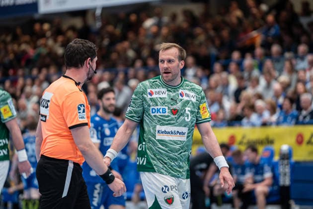 TBV Lemgo Lippe GER vs Fuechse Berlin GER , Handball, Daikin Handball Bundesliga, 28 Matchday, 12 4 2026, Season 2025 2026, Lemgo Max Darj Fuechse Berlin, 05 discusses with the referee Lemgo Phoenix Contact Arena Germany