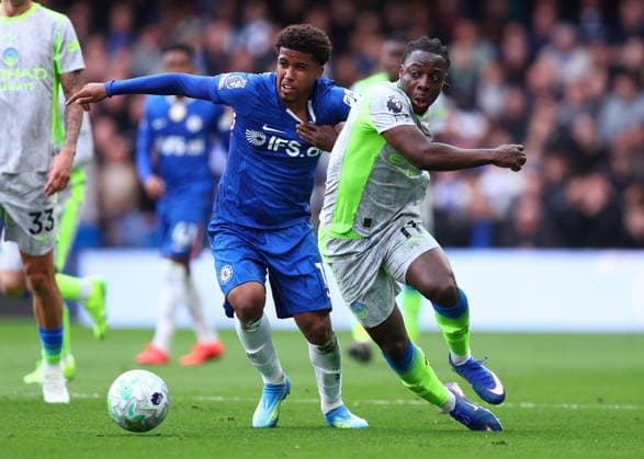 London, England, 12th April 2026. Andrey Santos of Chelsea and Jeremy Doku of Manchester City challenge for the ball during the Chelsea vs Manchester City Premier League match at Stamford Bridge, London. Picture credit should read: Paul Terry Sportimage EDITORIAL USE ONLY. No use with unauthorised audio, video, data, fixture lists, club league logos or live services. Online in-match use limited to 120 images, no video emulation. No use in betting, games or single club league player publications. SPI_028_PT_Chelsea_Man_City SPI-4683-0028