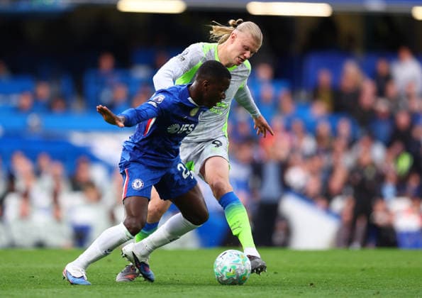London, England, 12th April 2026. MoisÃ s Caicedo of Chelsea and Erling Haaland of Manchester City challenge for the ball during the Chelsea vs Manchester City Premier League match at Stamford Bridge, London. Picture credit should read: Paul Terry Sportimage EDITORIAL USE ONLY. No use with unauthorised audio, video, data, fixture lists, club league logos or live services. Online in-match use limited to 120 images, no video emulation. No use in betting, games or single club league player publications. SPI_031_PT_Chelsea_Man_City SPI-4683-0031